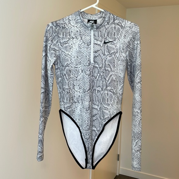 Nike ombré snakeskin print long sleeve bodysuit - Picture 3 of 10